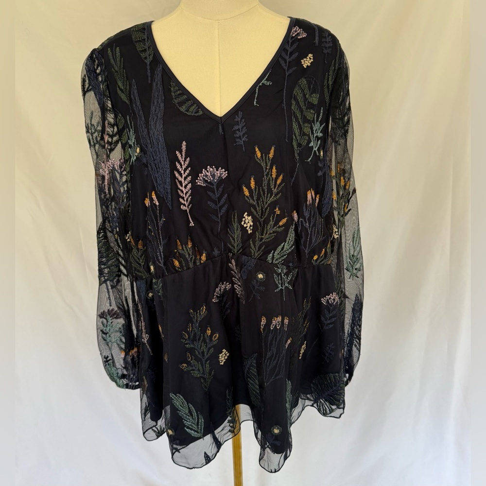 Women’s Black Floral Embroidered V-Neck Long Sleeve Top